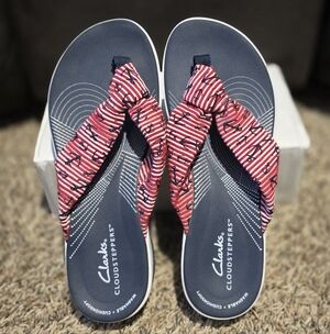 Clarks Cloudsteppers Women’s Arla Gilson Red Anchor Thong Sandals Size 6